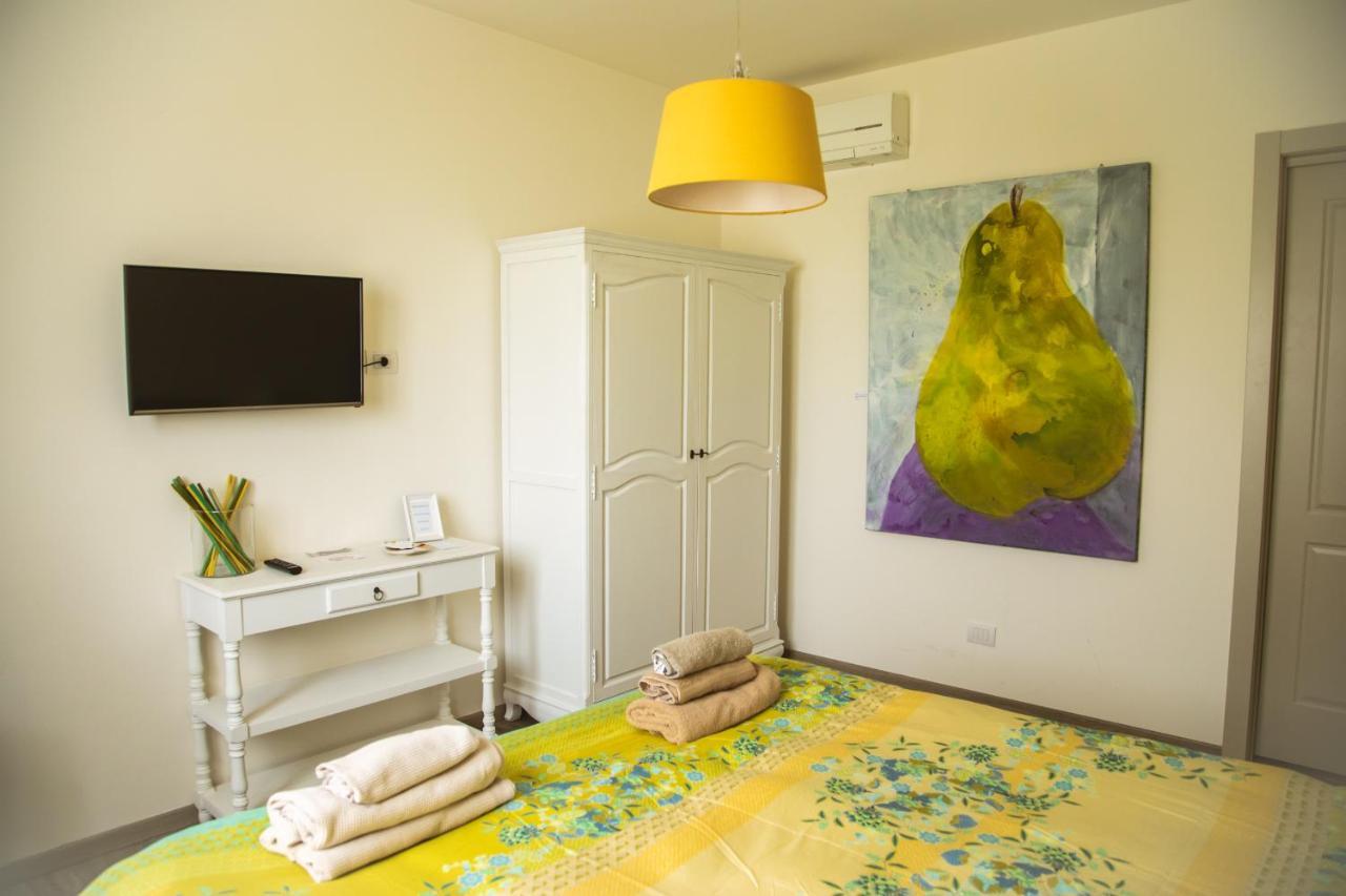 Agriturismo Familiare I Giardini Del Lago Βαρέζε Εξωτερικό φωτογραφία